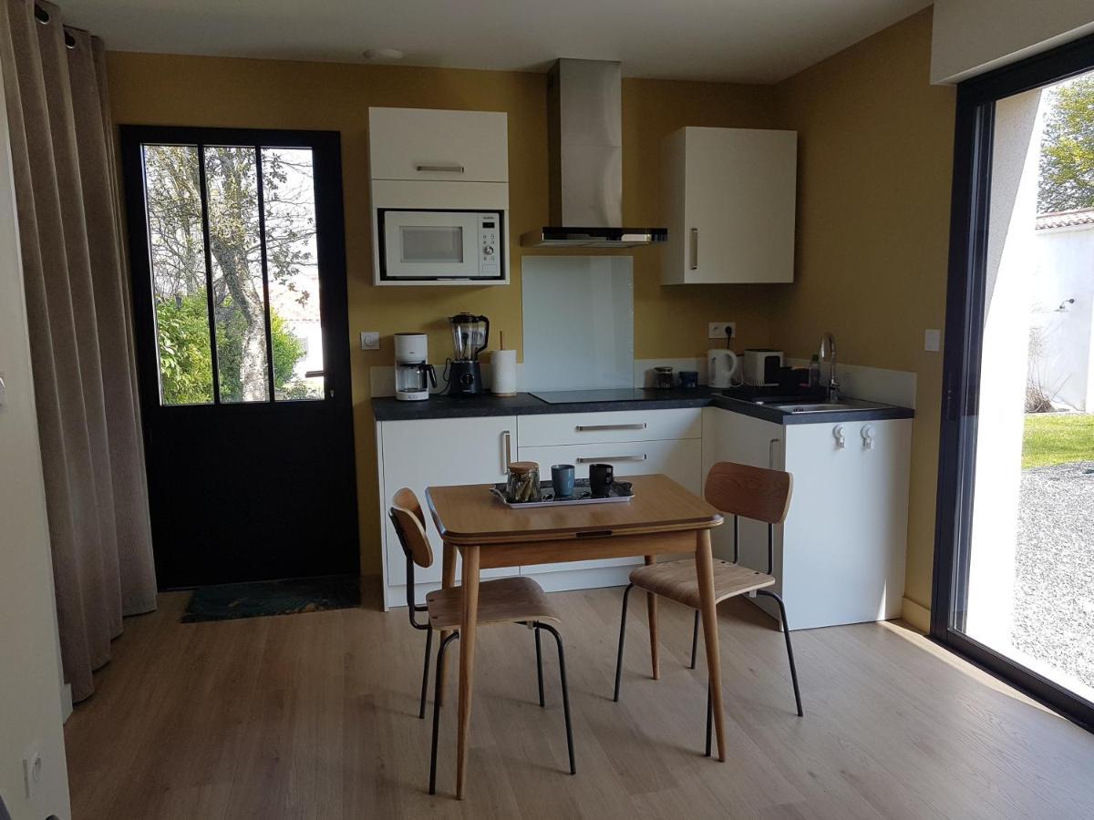 MontbertAu Petit Manoir别墅 外观 照片
